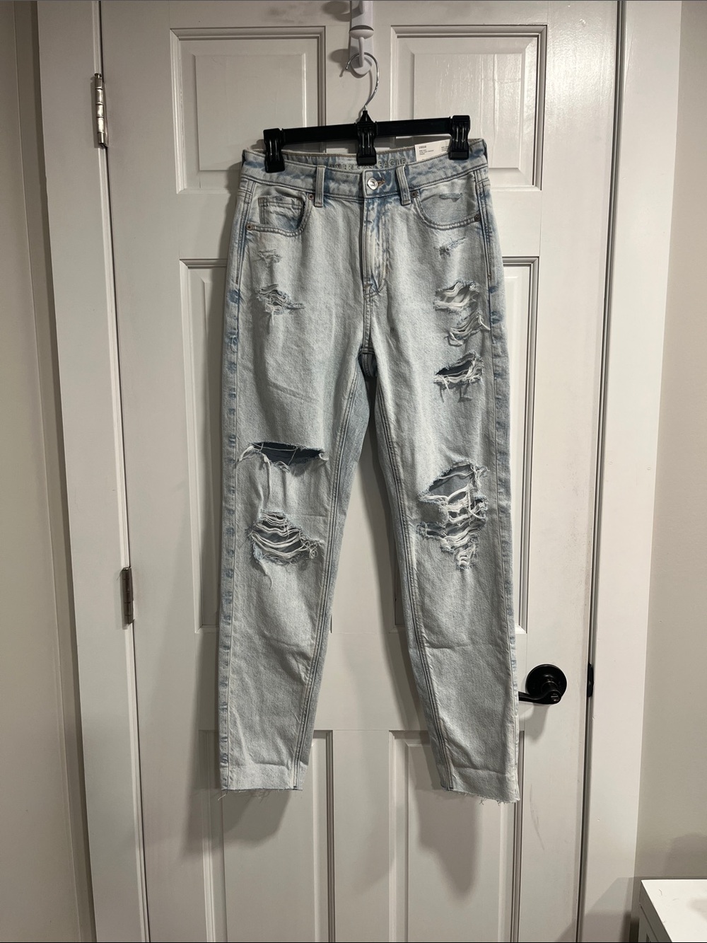 American Eagle Super High-Rise Mom Jean Strigid Size 2 NWT